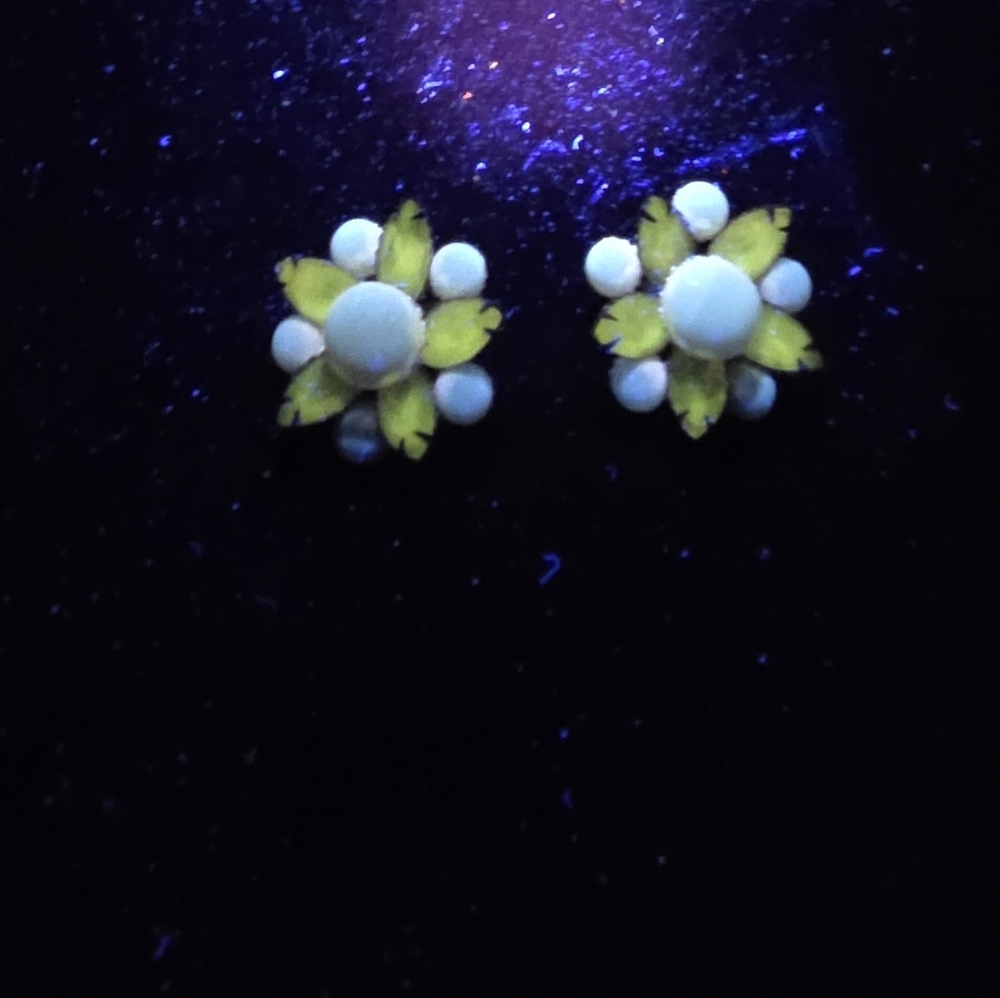 Vintage Amythest Faux Peral Clipon Uranium Earrings